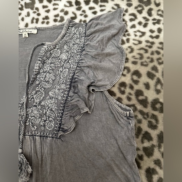 Solitaire Embroidered Boho Peasant Top in Gray Size Medium - Picture 9 of 17
